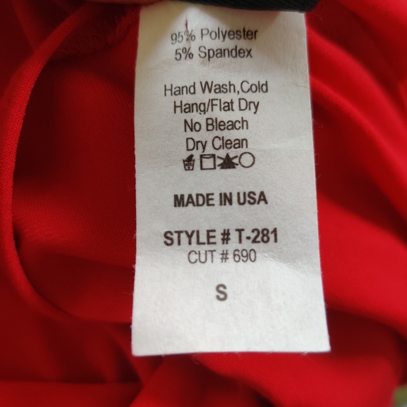 Curvesque Front Button Design Red Blouse NWOT - Picture 6 of 7